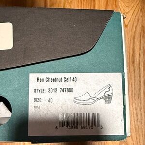 Like new! Dansko Chestnut Beown slip-on shoes.